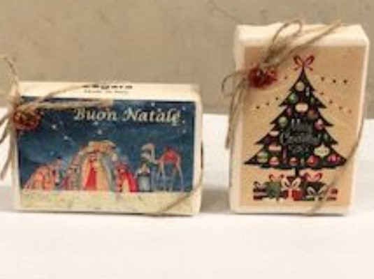 Sapone fatto a mano naturale in diversi temi natalizi - farmachicca