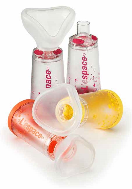 CAMERA DISTANZIATRICE PER EROGATORI SPRAY PREDOSATI L'ESPACE 220ML PER ADULTI SPAZIO MORTO 88ML CON MASCHERA VALVOLA INSPIRAZIONE 2 VALVOLE ESPIRAZIONE CODICE COLORE MAGENTA - farmachicca